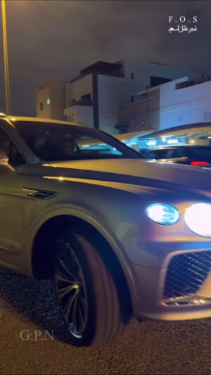 Fajer Alsaeed Instagram - لقطات من فعاليات الجمهور في خليجي 26 وإحنا بوسطهم ياحلوها من ديره #الكويت وياحلوه من شعب الشعب الخليجي اللي نورونا في ديرتنا وقلبوا حياتنا الى سعاده هالاسبوع نشروا الفرح في قلب كل كويتي حتى اللي قاعد في بيته يتابع الفعاليات من خلال شاشة تلفونه هم فرحان وحاس إنه معانا … شكراً لكل من حضر وشارك في هالبطوله من اتحادات رياضيه ولاعبين ومدربين وجمهور وأخص بالذات الجمهور #العراقي ولايهونون باجي الجماهير الخليجيه لكن الجمهور العراقي اللي حضر الكويت غير كان صينينة حلوى بوسط ميز الأكل ..محد كان قادر ينافسهم في كم السعاده اللي نشروها في قلوبنا بفعالياتهم وهوياتهم ومشاركاتهم صج كانوا  ملح البطوله وزعلنا لما طلع المنتخب العراقي من المنافسه  وسافروا مشجعينه نلقاكم ان شاء الله قريباً في هلا فبراير … بالكويتي عندنا مثل نقوله (( ان جازلكم المكان عاودوا)) …. #فجر_السعيد