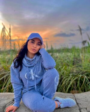 Farah El Fassi Instagram - الله لا يكلف نفساً إلا وسعها .
فأنت أقوى مما تظن
Allah does not burden a soul beyond what it can bear, so you are stronger than you think
#messageforyou #happiness #goodvibes