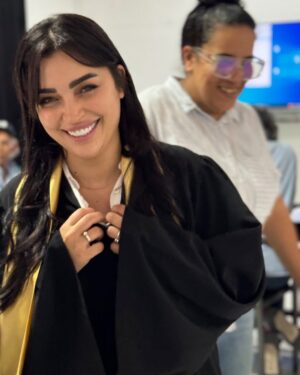Farah El Fassi Instagram - معرفت منكتب 😭😭😭 شكرا شكرا شكرا لكل واحد عاوني فهاد العمل
🙏🏻🙏🏻🙏🏻🙏🏻
شكرا لأختي و صديقتي الغالية النجمة المتألقة 
@houda_rihani 
شكرا للفنان الكبير 
@mkhouyi_officiel 
شكرا للفنانة الكبيرة 
@ladibsaadiaofficiel 
شكرا للمخرج الكبير و صديق
@hichameljebbari 
شكرا للنجم و الأخ 
@saadmouaffak1 
شكرا للمثلة الجميلة و صديقتي الغالية 
@nada.haddaoui
شكرا لأخت و صديقتي عزيزة لكراتي 🙏🏻🙏🏻🙏🏻
@tha_queen_naz ❤️❤️❤️