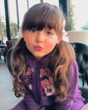 Farah El Fassi Instagram - 🎂💖 إلى أميرتي الصغيرة في عيد ميلادها الثامن 💖🎂

إبنتي الحبيبة، أنتِ النور الذي يضيء حياتي والابتسامة التي تمنحني القوة. فخورة بكِ وبكل لحظة في عمركِ، وأتمنى لكِ عامًا مليئًا بالحب والسعادة
@lotfi.majda .

🎉 عيد ميلاد سعيد يا أميرة قلبي 🎉
#عيد_ميلاد_سعيد #أميرتي #حب_الام