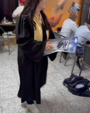 Farah El Fassi Instagram - معرفت منكتب 😭😭😭 شكرا شكرا شكرا لكل واحد عاوني فهاد العمل
🙏🏻🙏🏻🙏🏻🙏🏻
شكرا لأختي و صديقتي الغالية النجمة المتألقة 
@houda_rihani 
شكرا للفنان الكبير 
@mkhouyi_officiel 
شكرا للفنانة الكبيرة 
@ladibsaadiaofficiel 
شكرا للمخرج الكبير و صديق
@hichameljebbari 
شكرا للنجم و الأخ 
@saadmouaffak1 
شكرا للمثلة الجميلة و صديقتي الغالية 
@nada.haddaoui
شكرا لأخت و صديقتي عزيزة لكراتي 🙏🏻🙏🏻🙏🏻
@tha_queen_naz ❤️❤️❤️