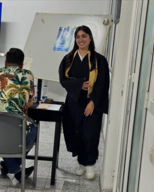 Farah El Fassi Instagram - معرفت منكتب 😭😭😭 شكرا شكرا شكرا لكل واحد عاوني فهاد العمل
🙏🏻🙏🏻🙏🏻🙏🏻
شكرا لأختي و صديقتي الغالية النجمة المتألقة 
@houda_rihani 
شكرا للفنان الكبير 
@mkhouyi_officiel 
شكرا للفنانة الكبيرة 
@ladibsaadiaofficiel 
شكرا للمخرج الكبير و صديق
@hichameljebbari 
شكرا للنجم و الأخ 
@saadmouaffak1 
شكرا للمثلة الجميلة و صديقتي الغالية 
@nada.haddaoui
شكرا لأخت و صديقتي عزيزة لكراتي 🙏🏻🙏🏻🙏🏻
@tha_queen_naz ❤️❤️❤️