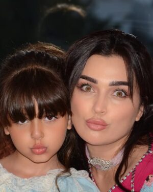 Farah El Fassi Instagram - 🎂💖 إلى أميرتي الصغيرة في عيد ميلادها الثامن 💖🎂

إبنتي الحبيبة، أنتِ النور الذي يضيء حياتي والابتسامة التي تمنحني القوة. فخورة بكِ وبكل لحظة في عمركِ، وأتمنى لكِ عامًا مليئًا بالحب والسعادة
@lotfi.majda .

🎉 عيد ميلاد سعيد يا أميرة قلبي 🎉
#عيد_ميلاد_سعيد #أميرتي #حب_الام