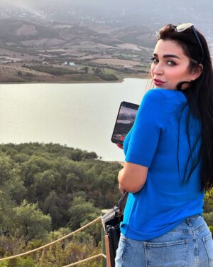 Farah El Fassi Instagram - جمال المكان بمن رافقك فيه 
و جمال الوقت بمن شاركك فيه 💙💙💙