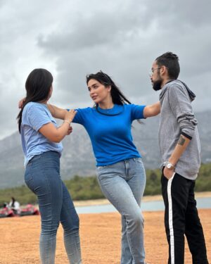Farah El Fassi Instagram - “أبنائي الذين لم تلدهم بطني، لكنهم سكنوا قلبي منذ لحظة ولادتهم. توأمي العزيزين، شاهدتكم تكبرون يومًا بعد يوم وكأنكم قطعة مني، واليوم أشعر بفخر لا يوصف بكم وبكل ما حققتموه. أنتم أكثر من مجرد أبناء أخت، أنتم نبض حياتي وسبب سعادتي. أتمنى لكم من أعماق قلبي مستقبلاً مليئًا بالحب والنجاح والفرح. سأظل دائمًا بجانبكم، أحبكم بلا حدود ❤️.”
@minophotographe ❤️🎂
@mouniraoussaadan ❤️🎂
