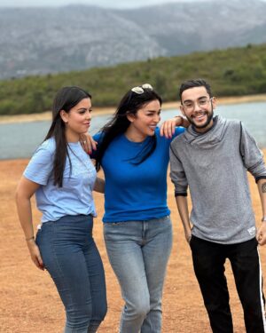 Farah El Fassi Instagram - “أبنائي الذين لم تلدهم بطني، لكنهم سكنوا قلبي منذ لحظة ولادتهم. توأمي العزيزين، شاهدتكم تكبرون يومًا بعد يوم وكأنكم قطعة مني، واليوم أشعر بفخر لا يوصف بكم وبكل ما حققتموه. أنتم أكثر من مجرد أبناء أخت، أنتم نبض حياتي وسبب سعادتي. أتمنى لكم من أعماق قلبي مستقبلاً مليئًا بالحب والنجاح والفرح. سأظل دائمًا بجانبكم، أحبكم بلا حدود ❤️.”
@minophotographe ❤️🎂
@mouniraoussaadan ❤️🎂