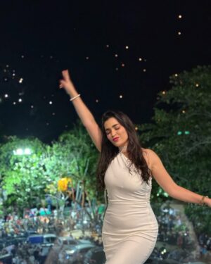 Farah El Fassi Instagram - Stars can't shine without darkness
لا يمكن للنجوم أن تلمع بدون ظلام 💫✨✨
#2025
