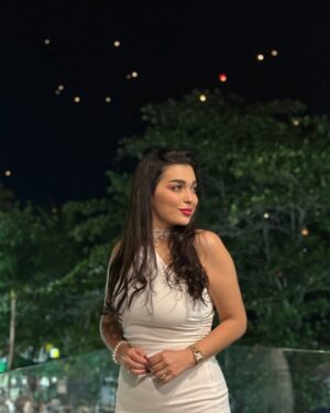 Farah El Fassi Instagram - Stars can't shine without darkness
لا يمكن للنجوم أن تلمع بدون ظلام 💫✨✨
#2025