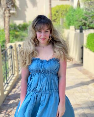 Farah El Zahed Instagram - Showing my starfish earrings in an album! 🦋

Dear those of you who tan,
I am jealous.
Sincerely,
Those of us who burn.
- Only one day at the beach without using my sunscreen and that happened!
Thank you sun, lesson learned.

Happy summer you all ❤️