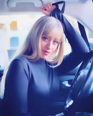 Farah El Zahed Instagram - - I get into the car
- I take some pictures
- I drive

PS: For all the girls out there I know how much we love taking pictures but it is better to take our photos before hitting the road so no one can tell us that we can not drive ❤️