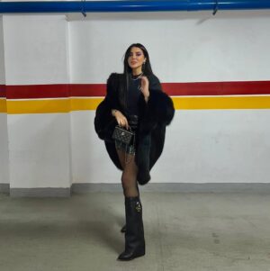 Fati Jamali Instagram - My best color 🖤