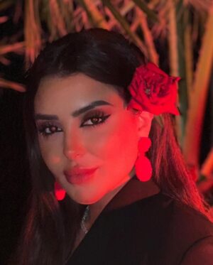 Fati Jamali Instagram - U know everything 🧚🏻‍♀️ 

📸 taken by @aminemortadaofficiel
