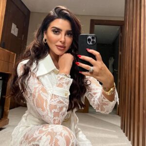 Fati Jamali Instagram - Last night look ✨
🤍🧚🏻‍♀️