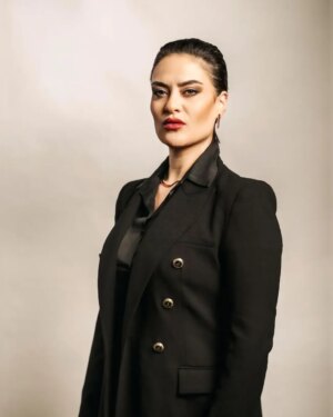 Fatima Zahra Bennacer Instagram - صونيا ❤️‍🔥 من مسلسل " على غفلة " 

الشخصية القاسية والمتسلطة ..

المسلسل من اخراج : @hichameljebbari
سيناريو : @jah4show & @aminaraissi
 انتاج : @ali_n_productions
 
يعرض كل اثنين و اربعاء على القناة @al_aoula  الساعة 22:00