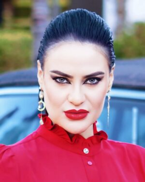 Fatima Zahra Bennacer Instagram - 🪭

Makeup 💄 : @amina_up 
📸 Photographe : @frikh_abdeljalil