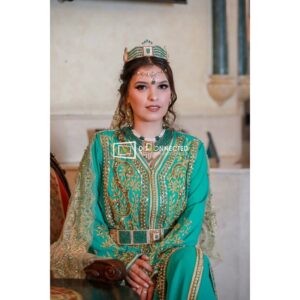 Fatima Zahra Qanboua Instagram - انتهت رحلة ياقوت و عنبر التجرية الفريدة من نوعها بنهاية سعيدة لي كنتمناها الكل الأوفياء لي كانو متابعين مخلصين لهاذ القصة الجميلة شكرا نصرات على حبك لنا و لهذه المهنة شكرا أيها المجتهد ...شكرا لكتاب السيناريو نورة الصقلي و جواد لحلو و سامية اقريو على هاد السنفونية هاد القصيدة الشعرية على هاد القصة الوازنة و الذكية شكرا لمسؤولي الإنتاج خالد نقري و حنان رضى و نجاة قوبي ...شكرا لأصدقائي الفنانين الكبار شكرا لكل واحد بدل مجهود و لو بسيط لكي يساهم في إنجاح هاد المسلسل ...انتم تعرفون مدى حبي لكم بدون ان اقولها فما جمع بيننا أقوى من الحب ...رابط انساني قوي ....شكرا ليك انت أيها المشاهد الكريم لي لولاك لما كنا 😍😍😘😘😘
@nokrykhalid_officiel 
@noraskaliofficial 
@rabii.skalli 
@tamtaouihasna 
@nesbros2013
@jah4show 
@samia_akariou 
@hanane.rida