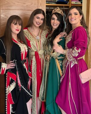 Fatima Zahra Qanboua Instagram - هنا تنتهي رحلتنا الجميلة مع الجنين و لي جمعاتني مع مجموعة رائعة من الفنانين المغاربة لي تشرفت انني خدمت معاهم تحت قيادة المايسترو و المبدع ادريس الروخ … و لا انسى بالذكر المنتج الجميل و الصديق خالد النقري لي كان سبب رئيسي في نجاح هاد المسلسل لي غادي ينضم الى لائحة اعمالي 
شكرا لأنكم كنتم اوفياء للمسلسل 
  كما انني سعيدة انني كنت  ضمن المجموعة اصدقائي احبكم 
@saidabaaddi_officiel 
@nokrykhalid_officiel 
@drissroukhe 
@salmasalaheddine 
@ayoub.abounnasr 
@souad_hassan_officiel 
@nabilatif.officiel 
@tamtaouihasna 
@yousrabouhmouch 
احبكم