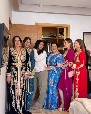 Fatima Zahra Qanboua Instagram - هنا تنتهي رحلتنا الجميلة مع الجنين و لي جمعاتني مع مجموعة رائعة من الفنانين المغاربة لي تشرفت انني خدمت معاهم تحت قيادة المايسترو و المبدع ادريس الروخ … و لا انسى بالذكر المنتج الجميل و الصديق خالد النقري لي كان سبب رئيسي في نجاح هاد المسلسل لي غادي ينضم الى لائحة اعمالي 
شكرا لأنكم كنتم اوفياء للمسلسل 
  كما انني سعيدة انني كنت  ضمن المجموعة اصدقائي احبكم 
@saidabaaddi_officiel 
@nokrykhalid_officiel 
@drissroukhe 
@salmasalaheddine 
@ayoub.abounnasr 
@souad_hassan_officiel 
@nabilatif.officiel 
@tamtaouihasna 
@yousrabouhmouch 
احبكم