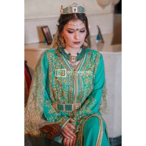Fatima Zahra Qanboua Instagram - انتهت رحلة ياقوت و عنبر التجرية الفريدة من نوعها بنهاية سعيدة لي كنتمناها الكل الأوفياء لي كانو متابعين مخلصين لهاذ القصة الجميلة شكرا نصرات على حبك لنا و لهذه المهنة شكرا أيها المجتهد ...شكرا لكتاب السيناريو نورة الصقلي و جواد لحلو و سامية اقريو على هاد السنفونية هاد القصيدة الشعرية على هاد القصة الوازنة و الذكية شكرا لمسؤولي الإنتاج خالد نقري و حنان رضى و نجاة قوبي ...شكرا لأصدقائي الفنانين الكبار شكرا لكل واحد بدل مجهود و لو بسيط لكي يساهم في إنجاح هاد المسلسل ...انتم تعرفون مدى حبي لكم بدون ان اقولها فما جمع بيننا أقوى من الحب ...رابط انساني قوي ....شكرا ليك انت أيها المشاهد الكريم لي لولاك لما كنا 😍😍😘😘😘
@nokrykhalid_officiel 
@noraskaliofficial 
@rabii.skalli 
@tamtaouihasna 
@nesbros2013
@jah4show 
@samia_akariou 
@hanane.rida