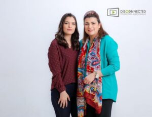 Fatima Zahra Qanboua Instagram - ‎.دات ليلة رفعت صوتي رفعت صوتها تحررنا قلنا قلت ‎
لن أكون تنهيدة قبر حزينة أو حرقة في نبض نجمة و لا رمادا فوق بساتين عتيقة ‎و لا حتى شعاع لرعد مسعور  أو رمح دهبي يخترق الأخبية و يرشم وشم الراهبة الحزينة و المريضة ثم يشفيها بدماء شهيد طاهر سأكون رداء الفجر ووهج الأصيل ،سأكون أدفئ جليد في ملاجئ الواحات سأكون الصوت الدي تصل نبراته الجموع في حضرة الشموع ،في حضرة الأمل و خفقان النجوم فأنا شاعرة الأزمنة المتأخرة  سافرت بحقيقة في الأدهان حتى رأيتها في حقيقة الوجدان فقلت سأكون و قالت ستكون فقلنا سنكون فلقد كنا لنكون 
لنتسامح ....لنسامح بعضنا لنعيش...لنبتسم 
@noraskaliofficial 
@nokrykhalid_officiel 
@samia_akariou 
@tamtaouihasna 
@rabii.skalli 
@jah4show 
@hanane.rida