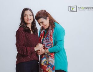 Fatima Zahra Qanboua Instagram - ‎.دات ليلة رفعت صوتي رفعت صوتها تحررنا قلنا قلت ‎
لن أكون تنهيدة قبر حزينة أو حرقة في نبض نجمة و لا رمادا فوق بساتين عتيقة ‎و لا حتى شعاع لرعد مسعور  أو رمح دهبي يخترق الأخبية و يرشم وشم الراهبة الحزينة و المريضة ثم يشفيها بدماء شهيد طاهر سأكون رداء الفجر ووهج الأصيل ،سأكون أدفئ جليد في ملاجئ الواحات سأكون الصوت الدي تصل نبراته الجموع في حضرة الشموع ،في حضرة الأمل و خفقان النجوم فأنا شاعرة الأزمنة المتأخرة  سافرت بحقيقة في الأدهان حتى رأيتها في حقيقة الوجدان فقلت سأكون و قالت ستكون فقلنا سنكون فلقد كنا لنكون 
لنتسامح ....لنسامح بعضنا لنعيش...لنبتسم 
@noraskaliofficial 
@nokrykhalid_officiel 
@samia_akariou 
@tamtaouihasna 
@rabii.skalli 
@jah4show 
@hanane.rida