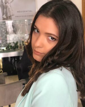 Fatima Zahra Qanboua Instagram - دابا ياقوت ماغاديش ترجع الغالي ؟ 😌
@rabii.skalli 
@nokrykhalid_officiel 
@noraskaliofficial 
@fatimazahraqanbouaofficiel 
@tamtaouihasna