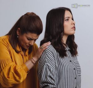 Fatima Zahra Qanboua Instagram - ياقوت باقيا محجرة قلبها على مها واش عندها الحق و لا غادي يجي نهار لي تنسى و تسمح ؟ 
@noraskaliofficial 
@nokrykhalid_officiel 
@tamtaouihasna 
@samia_akariou 
@hanane.rida 
#ياقوت_وعنبر #مسلسلات
#رمضان٢٠٢٠ #رمضان_كريم #رمضان2020 #مسلسلات_رمضان #الأولى #اثنين_في_الصندوق