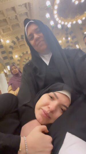 Fatima Zahra Qanboua Instagram - ما في أحلى من أمي …الله يرضي عليك ماما بحال لي كترضي عليا @jamiladib