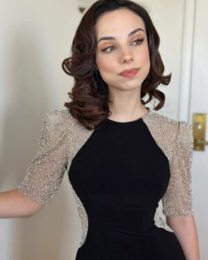 Fiona Palomo Instagram - y un par más 💐 hablé en un evento muy lindo anoche y me sentí como Hedy Lamarr. :)