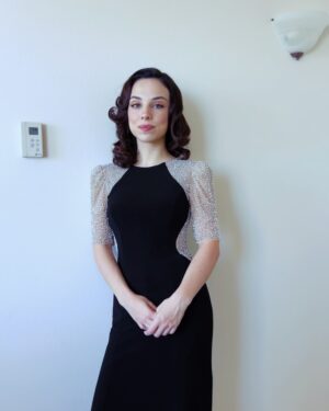 Fiona Palomo Instagram - y un par más 💐 hablé en un evento muy lindo anoche y me sentí como Hedy Lamarr. :)