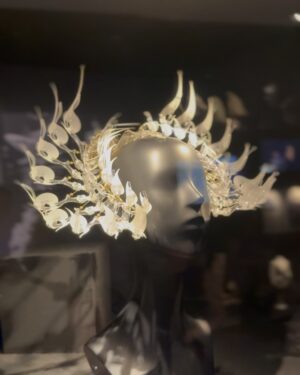 Fiona Xie Instagram - The Alchemy of @irisvanherpen @voguesingapore 

“I find beauty in the continual shaping of chaos which embodies the primordial power of nature’s performance,” Iris van Herpen once said—words that illuminated my understanding of her work at the nexus of ancient alchemy and @cern physics.

Her liminality is her genius. “I see technology as a tool to express the handwork better,” she explains, dissolving false binaries. When her kinetic structures breathe with the wearer, we witness her core philosophy: “Movement is my constant inspiration. Our human body is in continuous motion, as is everything around us.”

These undulating architectures manifest what philosopher Merleau-Ponty called “the flesh of the world”—the profound interconnectedness between perceiver and perceived. Her approach transforms rigid materials into liquid motion, embodying Bachelard’s insight that “matter is the unconsciousness of form.”

I remember showing my friend @grimes in that “Dune of Souls” creation at the met gala whispering “It would be a dream to wear these.” Then @voguesingapore @nat_tasha ‘s call came—Iris would dress me for the @artsciencemuseumsg retrospective. I swooned like a teenager locked lips in her first kiss. Manifestation is real. 

“Fashion is an expression of the zeitgeist, while couture is an expression of eternal beauty.” These words resonated as I stood transfixed clad in her “Architectonics” collection—embodying what Rilke meant by “living the questions” about our relationship with technology, philosophy, architecture, music, nature, and our bodies.

Draped in her vision, I understood: Iris van Herpen doesn’t design clothing. She designs portals to possibility itself.​​​​​​​​​​​​​​​​

Be transcended at @artsciencemuseumsg 
#IrisVanHerpen #ArtAndFashion #Metamorphosis​​​​​​​​​​​​​​​​ #Vogue