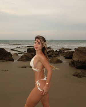 Flavia Laos Instagram - Manda foto pero es mejor en vivo