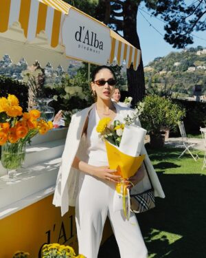 Fujii Karen Instagram - 新鮮なオールホワイトコーデ🤍🕊️
in Como, Italy🇮🇹