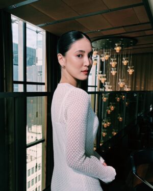 Fujii Karen Instagram - 素敵なヘアメイク。
髪の毛を綺麗にまとめるコツを教えてもらったので最近練習中🤍

Thank you. @tomoca13 🕊️