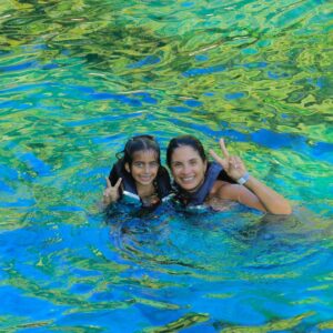 Gabriela Sari Instagram - entre cuevas y aguas cristalinas 😻🐠🐡

La foto 7 nos representa 😂 @andreasari10 @donnasoy
