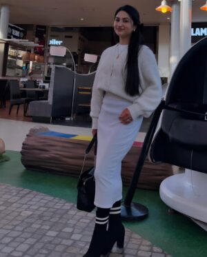 Garima Panta Instagram - तिमि मुस्कुराउनु ,संसार तिमिसङै मुस्कुराउँछ ...