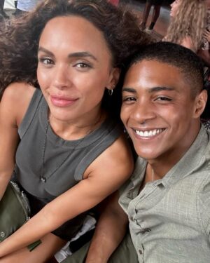 Giovana Cordeiro Instagram - #DonaDeMim já tá no forno e o elenco já tá se aquecendo pra entregar nossa próxima novela das sete. 🥊 Tá sendo lindooo! ❤️‍🔥

foto: @manoellamello