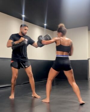 Giovana Cordeiro Instagram - #DonaDeMim já tá no forno e o elenco já tá se aquecendo pra entregar nossa próxima novela das sete. 🥊 Tá sendo lindooo! ❤️‍🔥

foto: @manoellamello