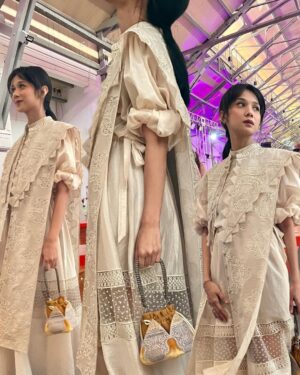 Gista Putri Instagram - @saptodjojokartiko Spring/Summer 2023 show #SAPTOJOSS23