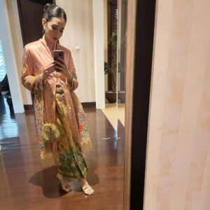 Gista Putri Instagram - Merayakan HUT Republik Indonesia ke-78 dengan berpakaian adat dari karya Mama Ghea Pangabean @gheafashionstudio @gheapanggabeanprivate🇮🇩