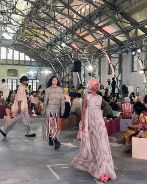 Gista Putri Instagram - @saptodjojokartiko Spring/Summer 2023 show #SAPTOJOSS23