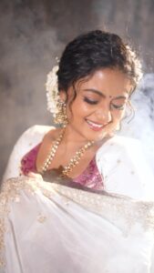 Actress Gomathi Priya HD Photos and Wallpapers April 2025