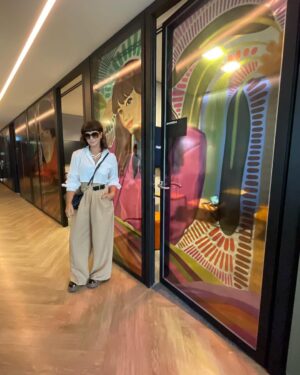 Griselda Siciliani Instagram - ENVIDIOSA 🎬estamos trabajando para usted @chenetflix  #oficinas #Netflix 🎬🇦🇷