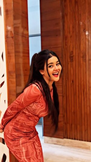 Gungun Gupta Instagram - Nahi nahi dhoka mat dena aaplog😂
.
.
.
#gungungupta