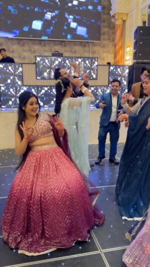 Gungun Gupta Instagram - Ye shadiii season!!🌸❤️🌙
.
.
.
#gungungupta