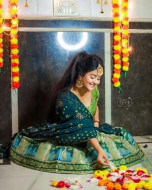 Gungun Gupta Instagram - Diwali is all about celebrating life with the people you love❤️ May your home be filled with good vibes and positivity✨
.
.
.
#gungungupta #instagram #instagood #instadaily #diwali #diwalicelebration #ootd #fashion #explore #explorepage #exploremore #photooftheday #photo #photography #festivevibes #delhi