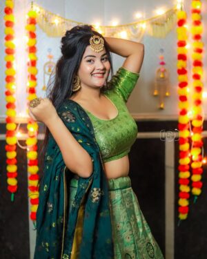 Gungun Gupta Instagram - Diwali is all about celebrating life with the people you love❤️ May your home be filled with good vibes and positivity✨
.
.
.
#gungungupta #instagram #instagood #instadaily #diwali #diwalicelebration #ootd #fashion #explore #explorepage #exploremore #photooftheday #photo #photography #festivevibes #delhi