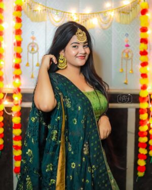 Gungun Gupta Instagram - Diwali is all about celebrating life with the people you love❤️ May your home be filled with good vibes and positivity✨
.
.
.
#gungungupta #instagram #instagood #instadaily #diwali #diwalicelebration #ootd #fashion #explore #explorepage #exploremore #photooftheday #photo #photography #festivevibes #delhi