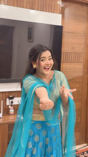 Gungun Gupta Instagram - Power Of Makeup🤣
.
.
#gungungupta