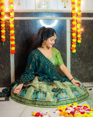 Gungun Gupta Instagram - Diwali is all about celebrating life with the people you love❤️ May your home be filled with good vibes and positivity✨
.
.
.
#gungungupta #instagram #instagood #instadaily #diwali #diwalicelebration #ootd #fashion #explore #explorepage #exploremore #photooftheday #photo #photography #festivevibes #delhi